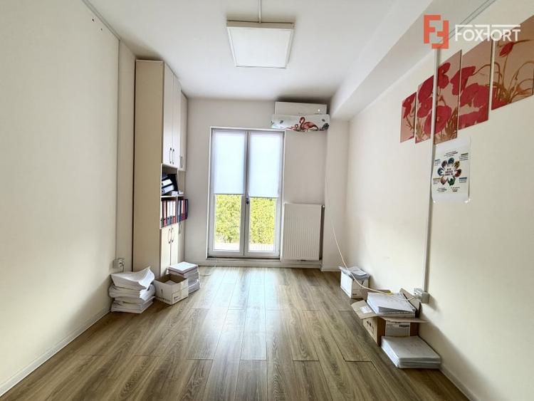 Birou, de 128 mp, în Complex Studențesc