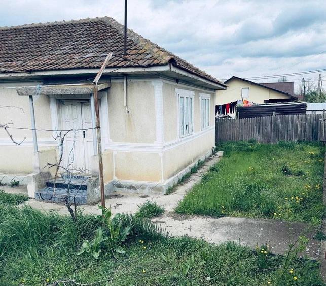 Casă cu 4 camere în Luciu