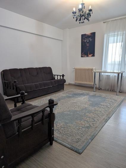 Apartament cu 2 camere decomandat în Hala Centrală