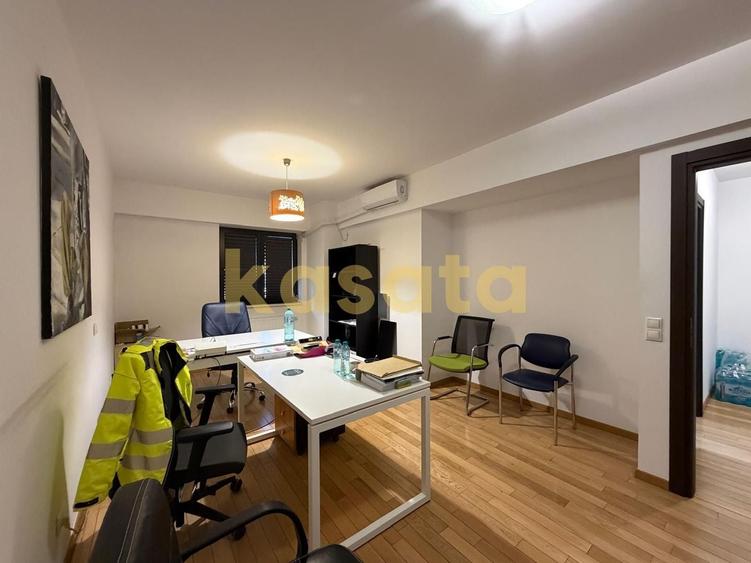 Apartament cu 3 camere semidecomandat în Barbu Văcărescu