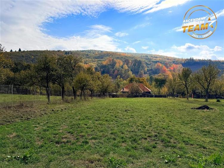 Casă individuală cu 2 camere cu Teren 1169 Mp în Zagon