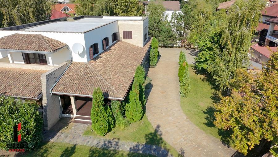 Casă individuală cu 9 camere cu Piscina în Voluntari