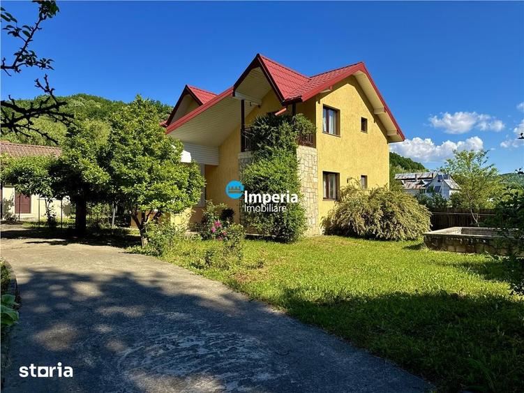 Casă cu 3 camere cu Teren 2553 Mp în Mărgineni