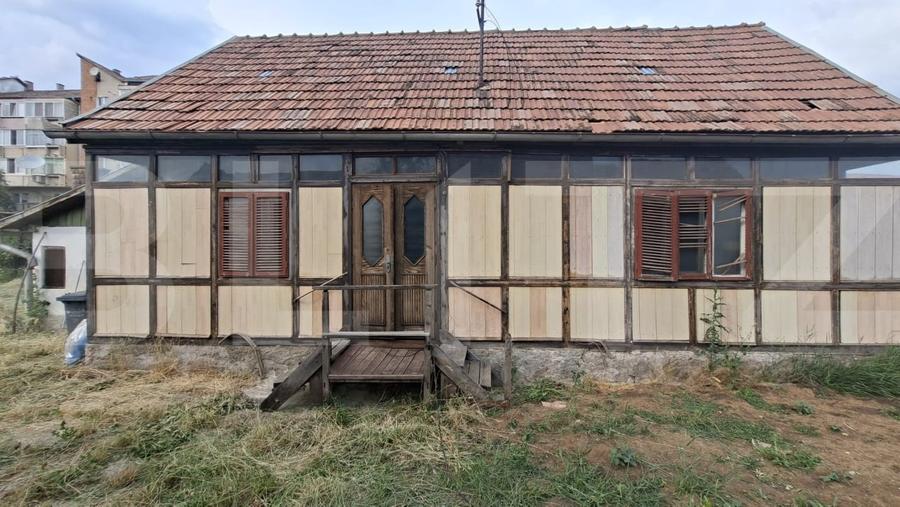 Casă cu 2 camere cu Canalizare în Central