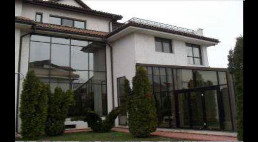Casă individuală cu 14 camere cu Piscina în Iancu Nicolae