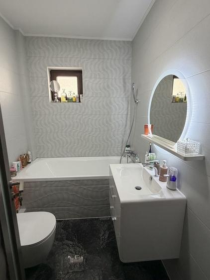 Apartament cu 3 camere decomandat în Vărsătura