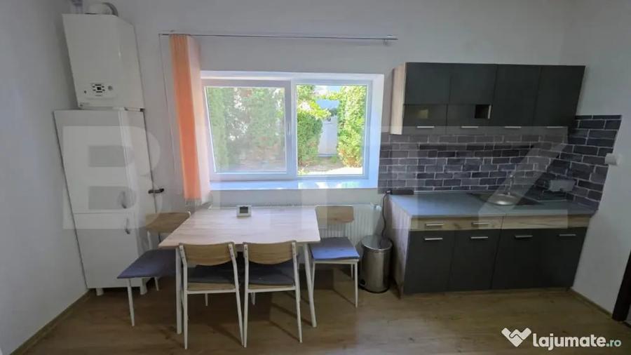 Apartament cu 4 camere semidecomandat în Central