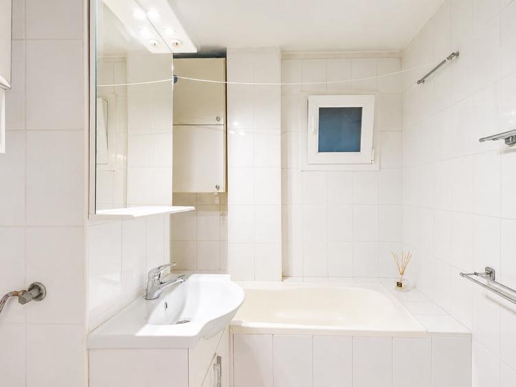 Apartament cu 4 camere decomandat, mobilat în Lipovei