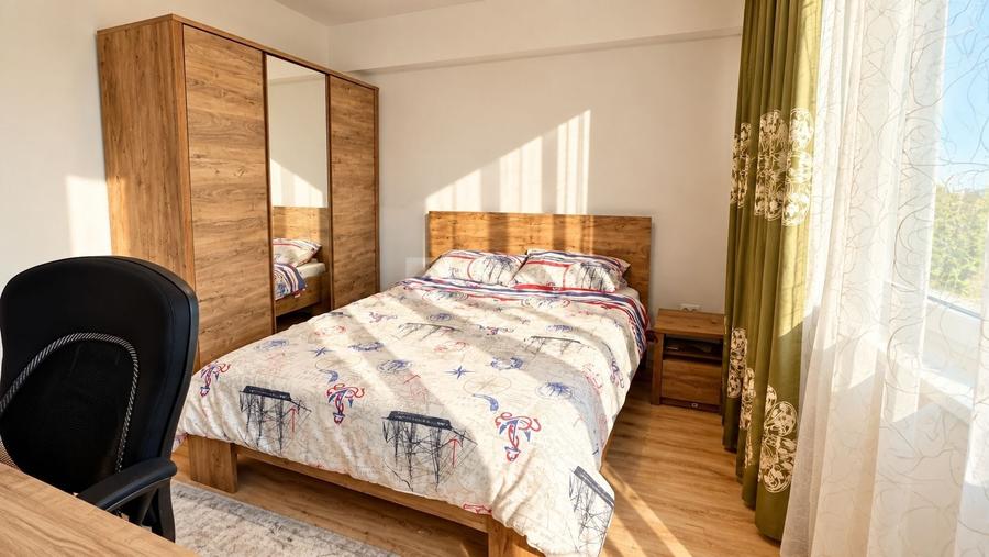 Apartament cu 3 camere decomandat, mobilat în Central