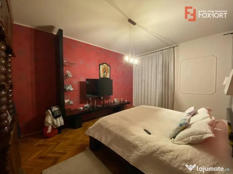 Casă cu 10 camere cu Teren 2000 Mp în Chișoda