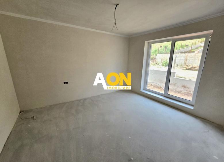 Casă individuală cu 4 camere cu Canalizare în Cetate