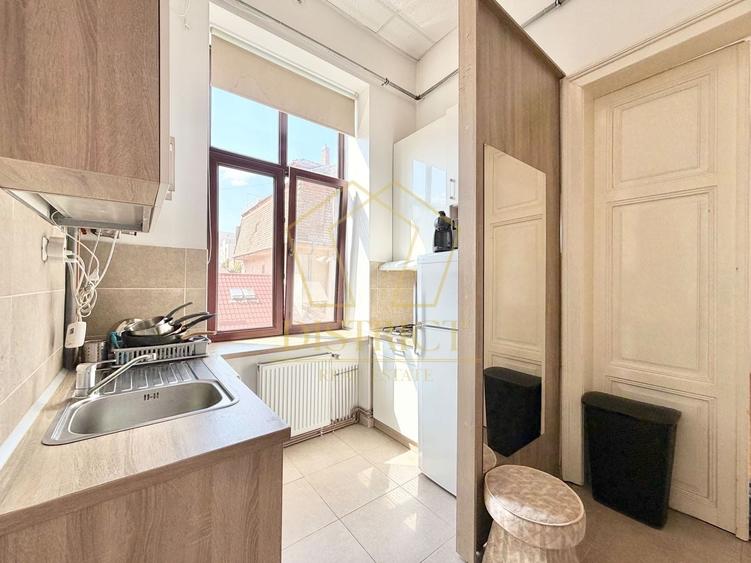 Apartament cu 2 camere semidecomandat, mobilat în Central