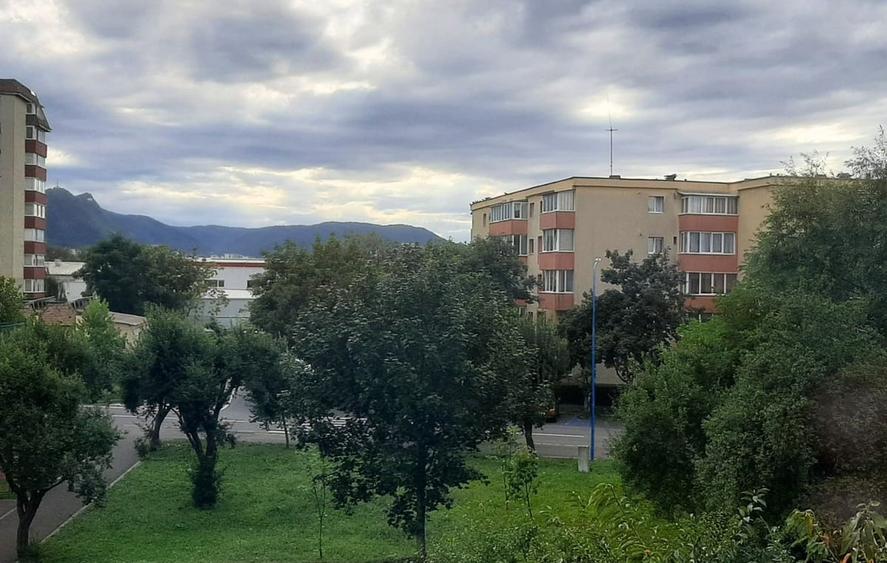 Brasov apartament renovat 2 camere + boxa 7 mp vedere superba spre Tampa - 11