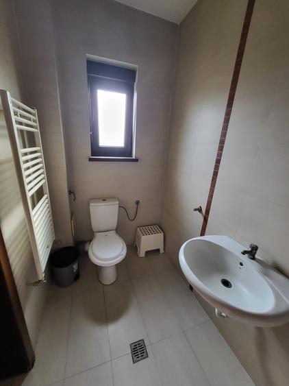 Casă cu 5 camere cu Garaj în Tunari