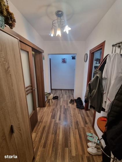 Apartament cu 4 camere semidecomandat în Faleza Nord