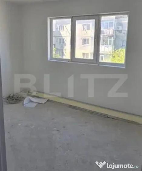Apartament cu 3 camere decomandat în Micro 11