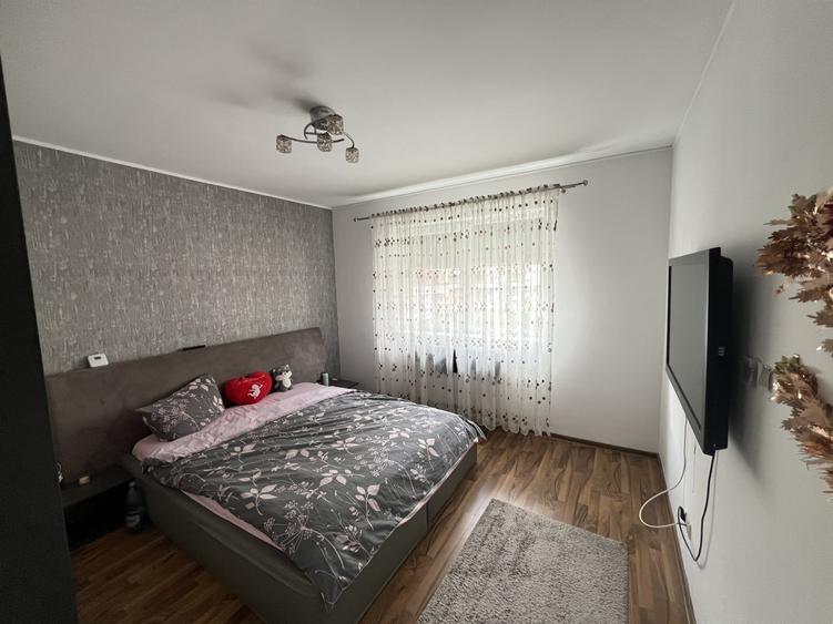 Apartament cu 2 camere decomandat, mobilat în Sânpetru
