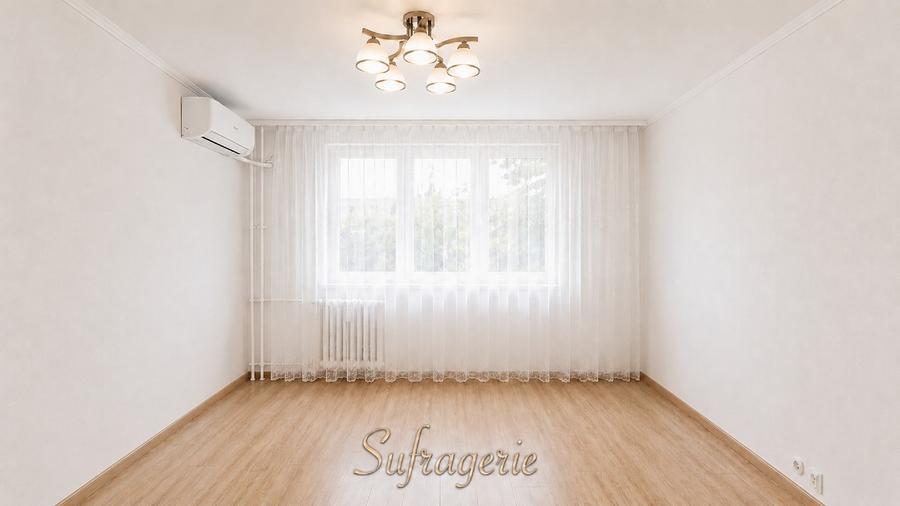 Apartament cu 3 camere decomandat în Titan