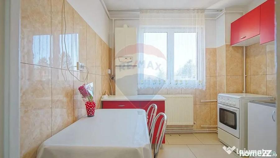 Apartament cu 3 camere semidecomandat în Astra