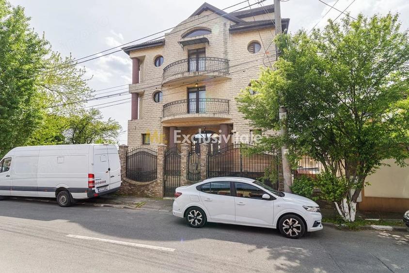 Casă cu 7 camere cu Teren 300 Mp în Colentina