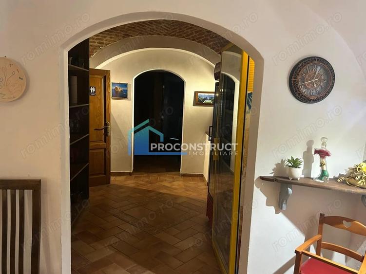 Spațiu comercial, de 380 mp, în P-ța Unirii