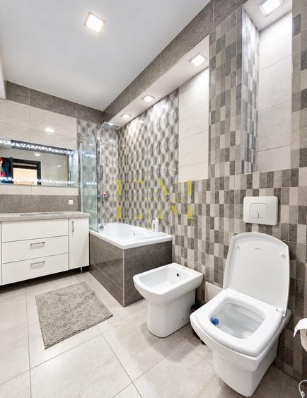 Apartament cu 3 camere semidecomandat în Tractorul