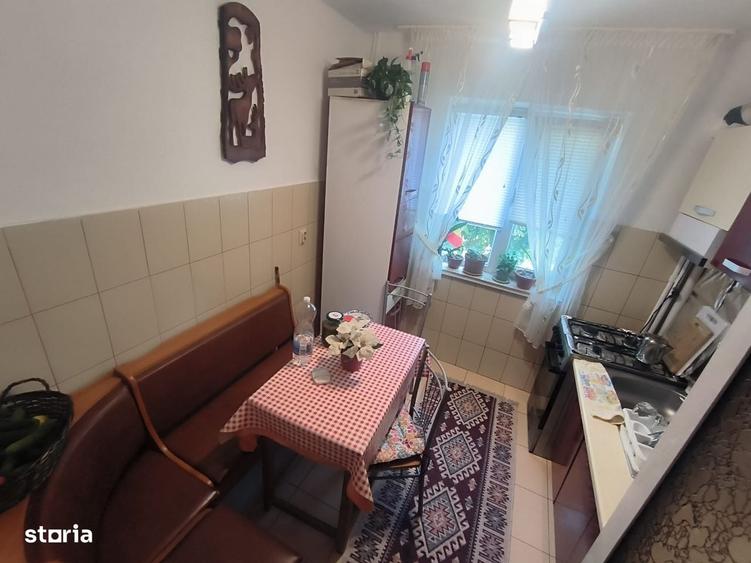 Apartament cu 3 camere semidecomandat în Vest