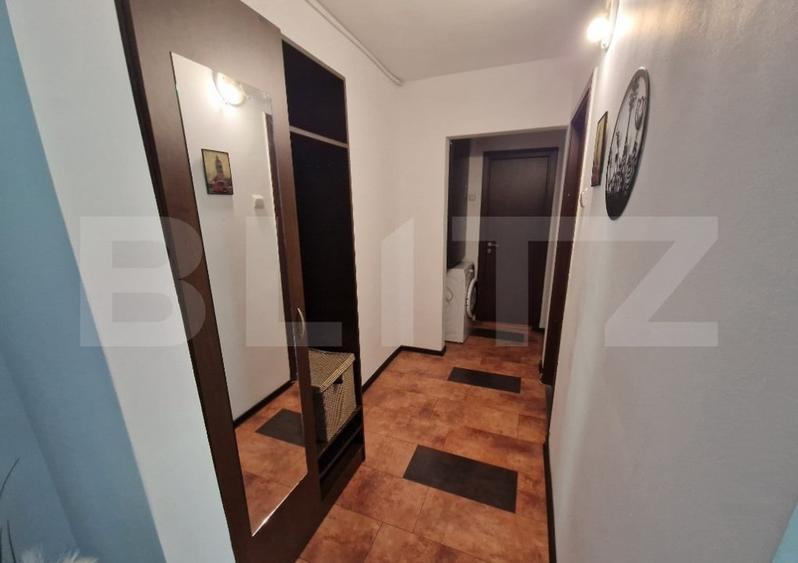 Apartament cu 3 camere semidecomandat, mobilat în Baza 3