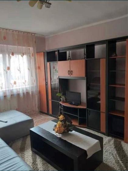 Apartament cu 3 camere decomandat în Micro 16
