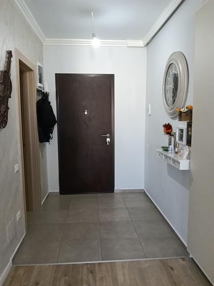 Apartament cu 3 camere decomandat în Olteni