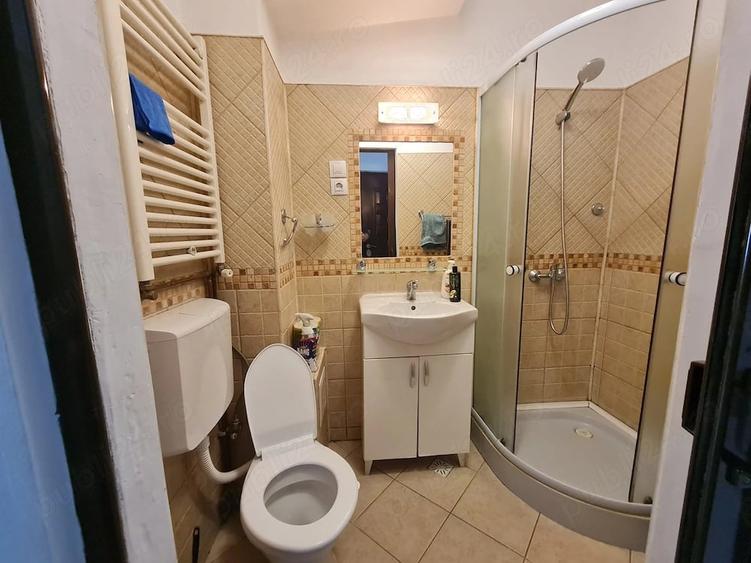 Garsonieră decomandată în Podul de Fier