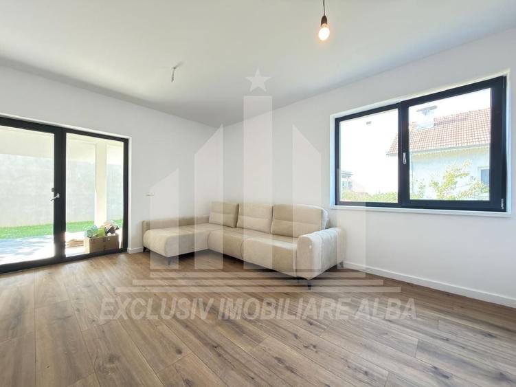 Casă individuală cu 5 camere cu Canalizare în Cetate
