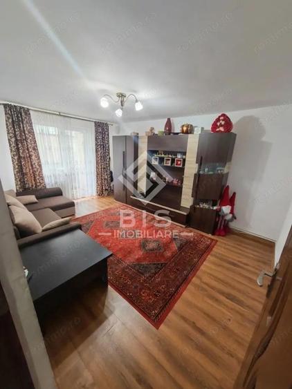 Apartament cu 4 camere decomandat în Independenței