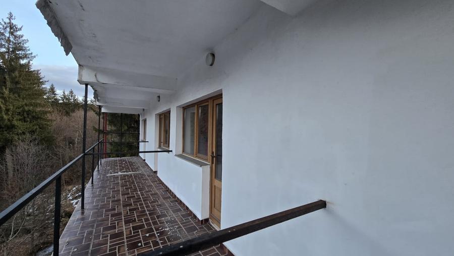 Hotel/Pensiune, de 51 mp, în Vlădeț - Trei Brazi