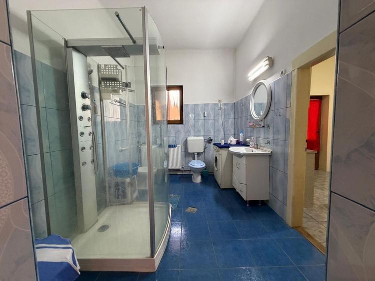 Casă individuală cu 4 camere cu Canalizare în Central