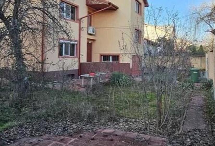 Casă individuală cu 6 camere cu Canalizare în Bucureștii Noi