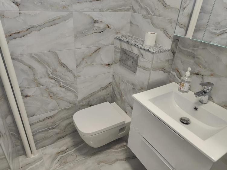 Apartament cu 3 camere semidecomandat în Titan