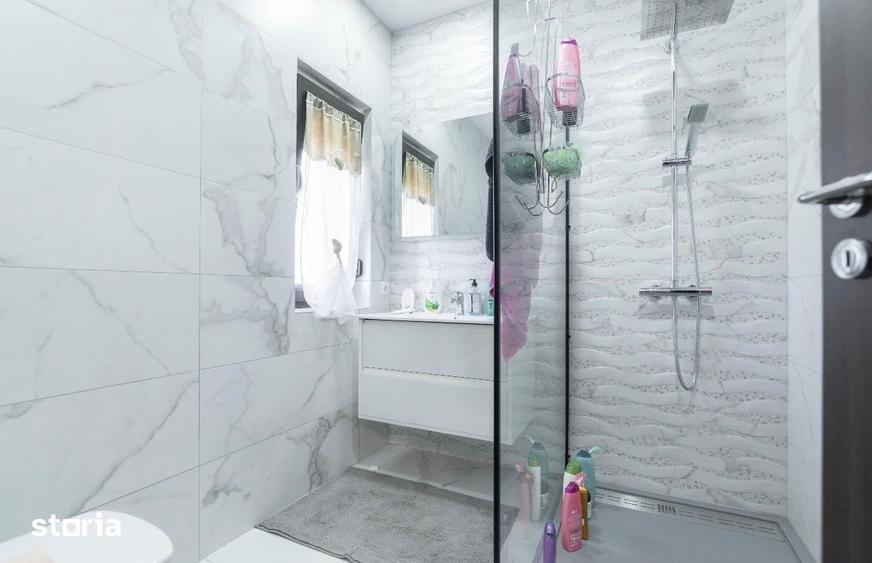 Casă cu 5 camere cu Teren 588 Mp în Sântandrei