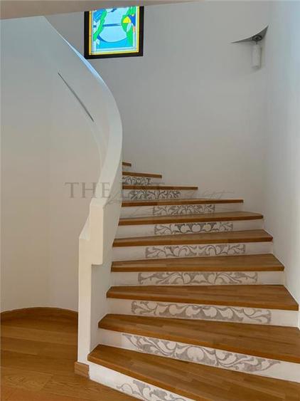 Casă individuală cu 7 camere cu Teren 1220 Mp în Pipera
