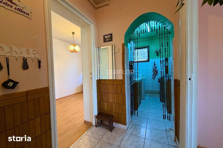 Apartament cu 3 camere semidecomandat în Tudor