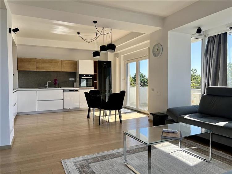 Apartament cu 3 camere decomandat, mobilat în Dorobanți