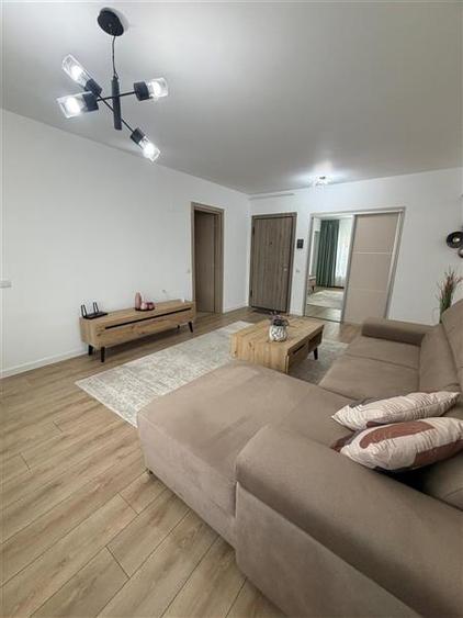 Apartament cu 2 camere semidecomandat, mobilat în Noua