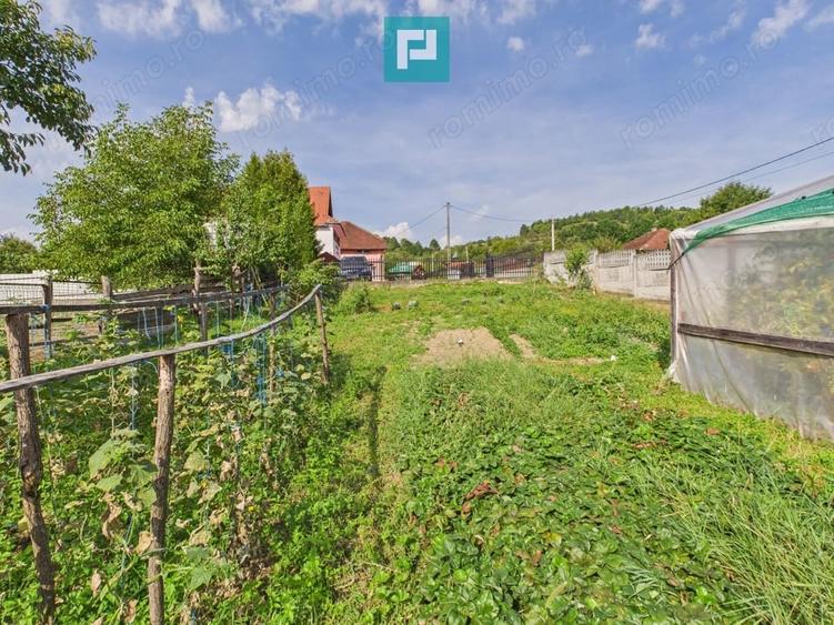 Casă cu Teren 600 Mp în Laz