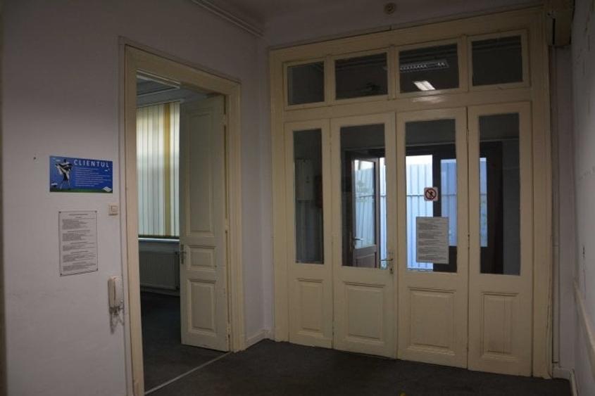 Casă individuală cu 10 camere cu Canalizare în Timpuri Noi