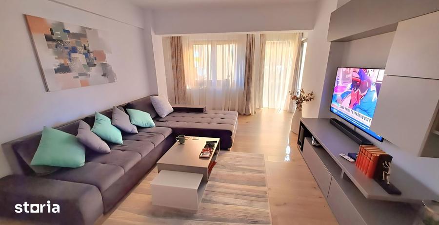 Apartament cu 2 camere decomandat în Tractorul