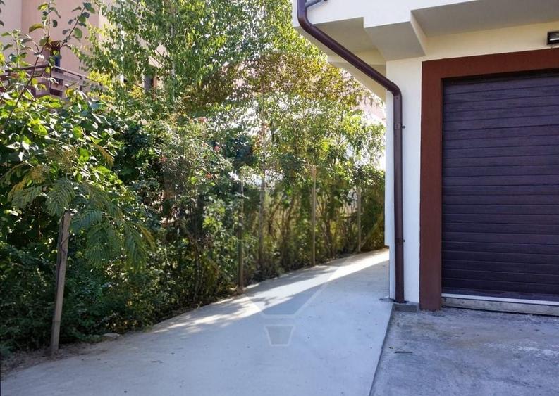 Casă individuală cu 10 camere cu Teren 802 Mp în Corbeanca