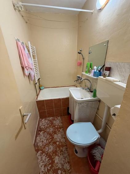 Apartament cu 2 camere semidecomandat, mobilat în Filiași