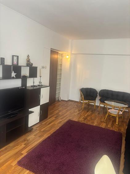 Apartament cu 2 camere decomandat în Trocadero