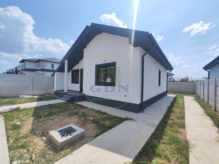 Casă individuală cu 3 camere cu Canalizare în Preajba