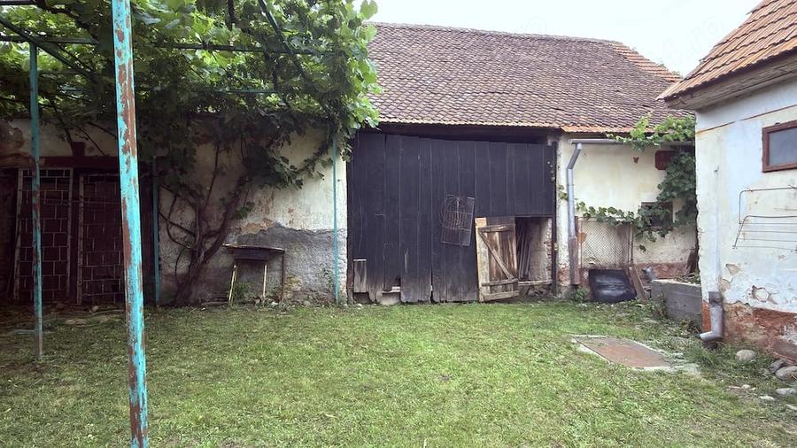 Casă cu 2 camere cu Teren 454 Mp în Central